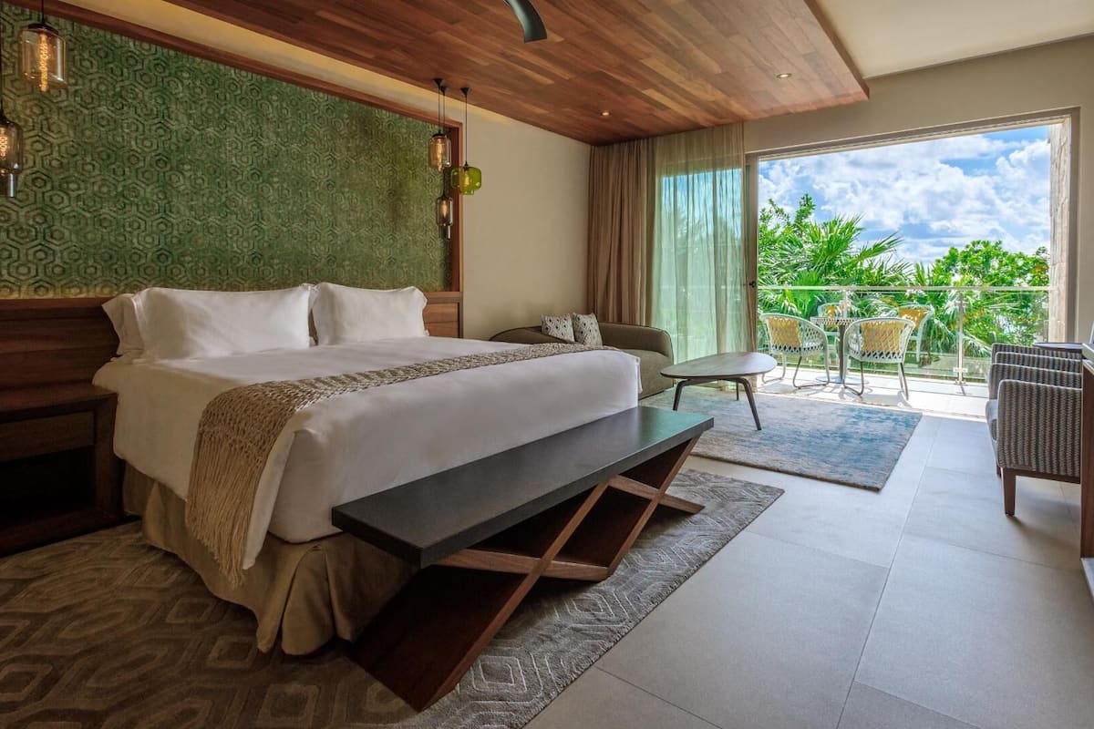 Ropa de cama de alta calidad y minibar con artículos gratuitos