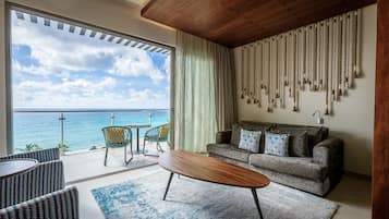 Queen Suite Ocean View | Premium bedding, free minibar, in-room safe, blackout drapes