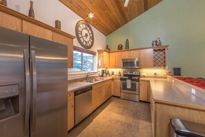 雪櫃、微波爐、焗爐、爐具