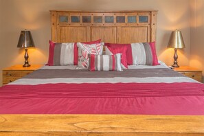 3 bedrooms, desk, iron/ironing board, free WiFi