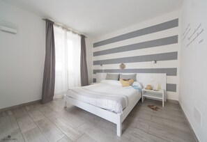 Superior Room, 1 Queen Bed, Non Smoking | Down duvets, in-room safe, individually decorated, desk - L'Approdo Dell' Ammiraglio (La Spezia)