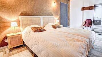 Apartment, Roll-in Shower | 1 bedroom, individually decorated, individually furnished