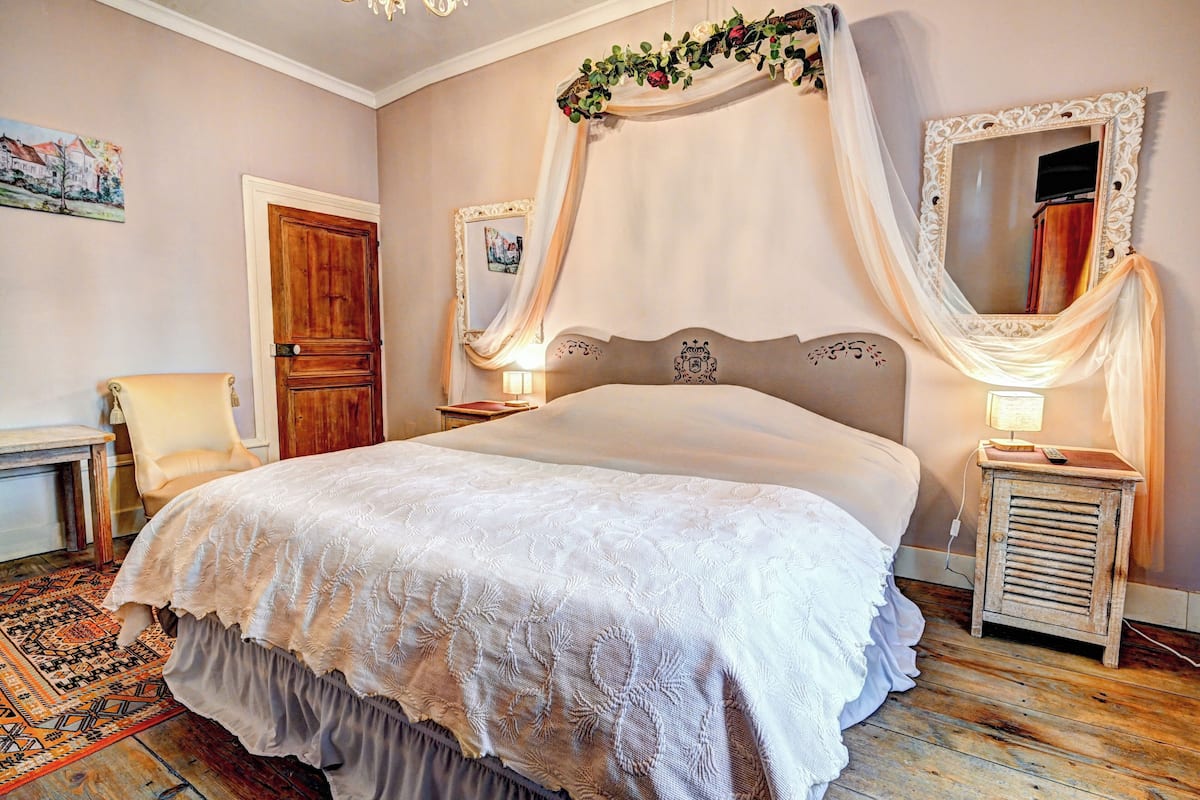 Comfort-Zimmer | 1 Schlafzimmer, individuell dekoriert, individuell eingerichtet
