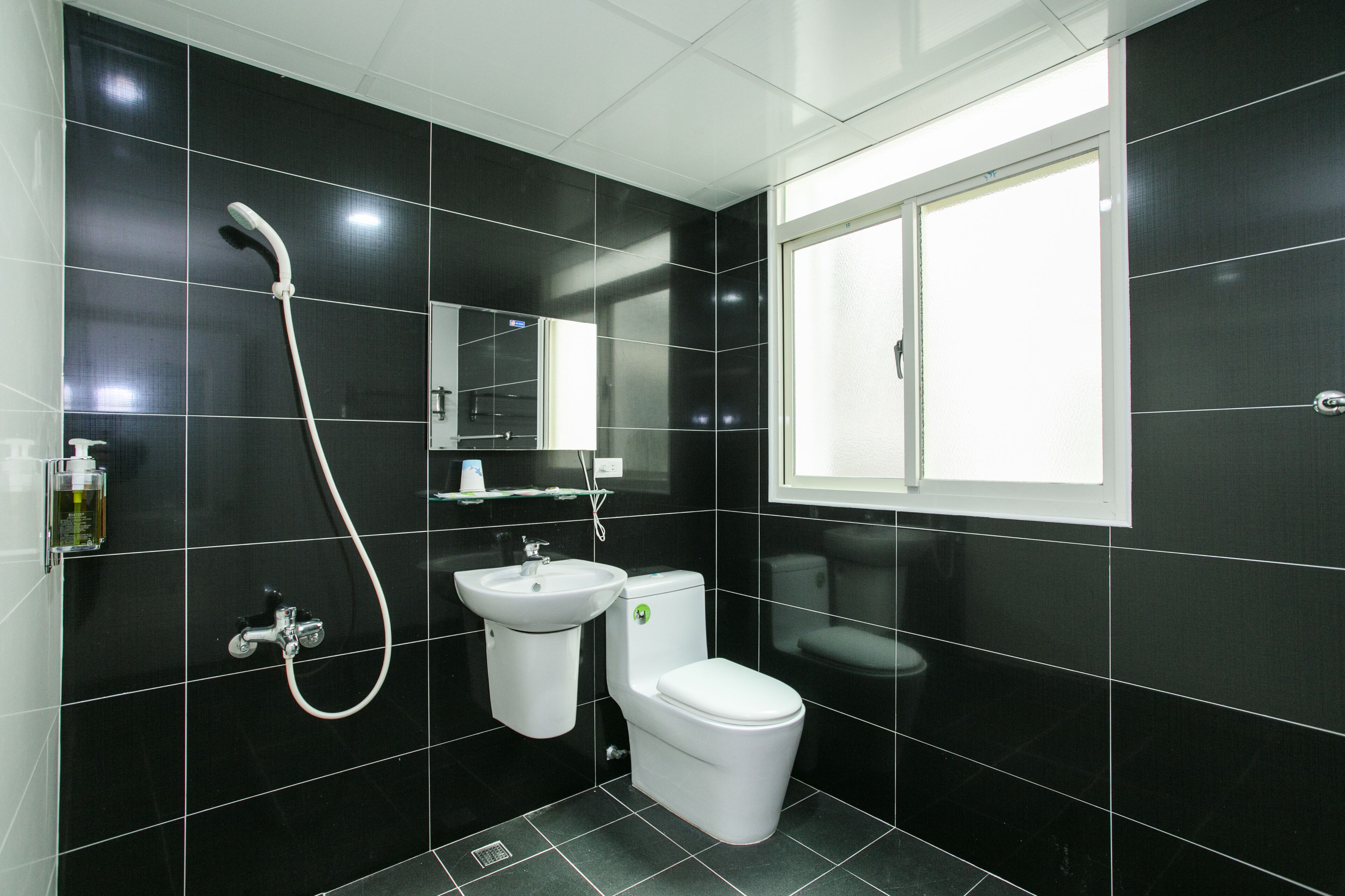 Elite Double Room, 1 Double Bed, Non Smoking | Bathroom | Shower, rainfall showerhead, designer toiletries, hair dryer