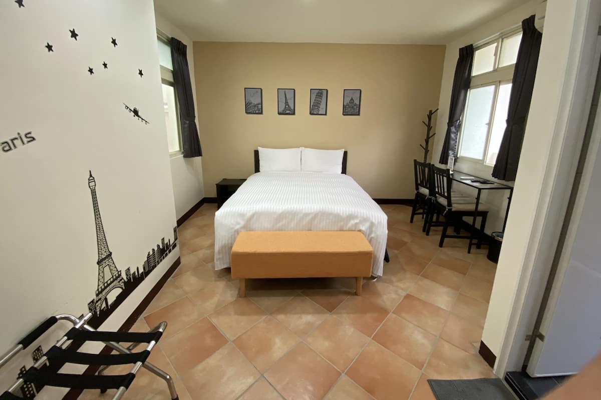 Habitación básica doble, 1 cama doble, no fumadores, vistas a la ciudad | 7 dormitorios, ropa de cama de alta calidad, edredones de plumas
