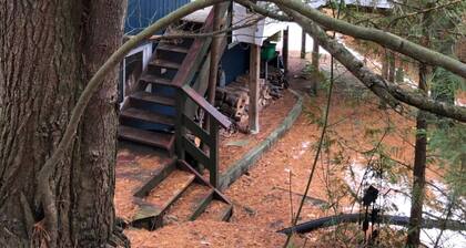 Quaint, Clean & Updated Cottage- Steps From The Beach.