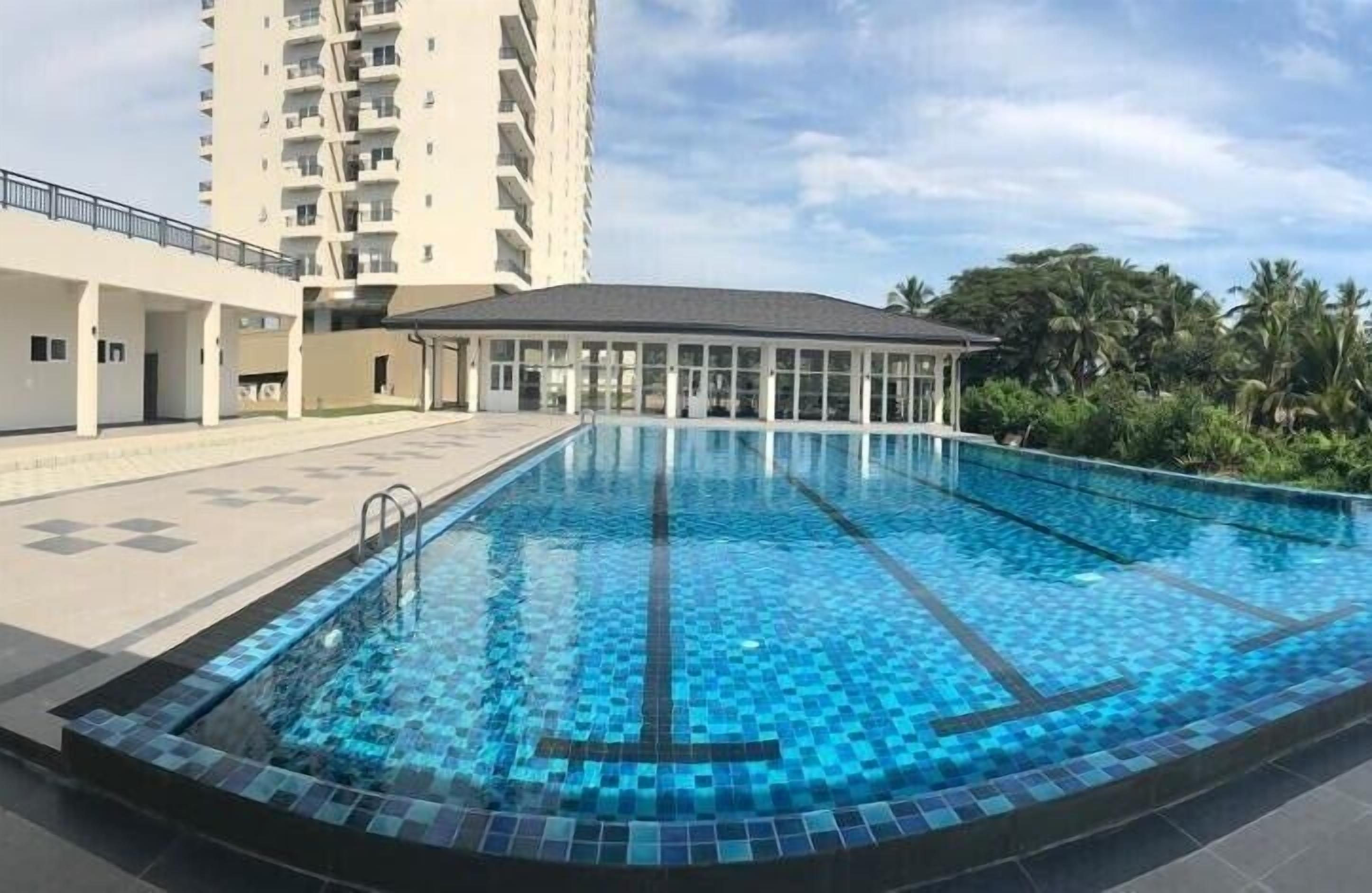 Außenpool, geöffnet von 06:00 Uhr bis 20:00 Uhr, Liegestühle