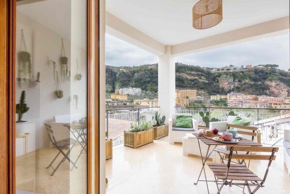 Dining - Bright&Modern in the heart of Sorrento's Old Town (Sorrento)