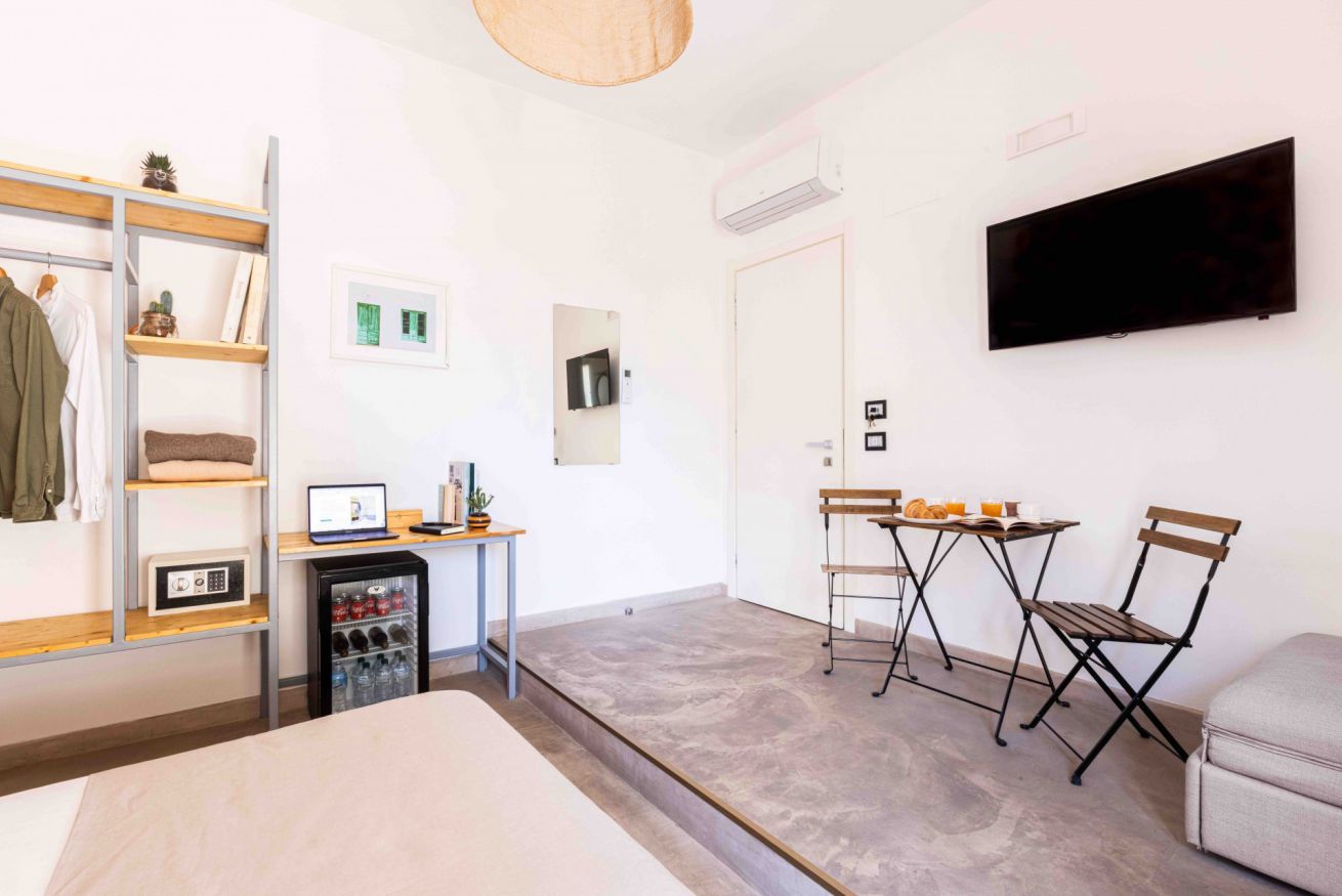 4 chambres, coffres-forts dans les chambres, bureau