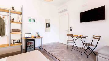 4 chambres, coffres-forts dans les chambres, bureau