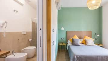 4 Schlafzimmer, Zimmersafe, Schreibtisch, Bügeleisen/Bügelbrett