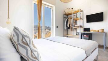 4 chambres, coffres-forts dans les chambres, bureau