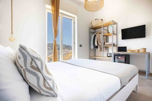 4 chambres, coffre-fort, bureau, fer et planche à repasser