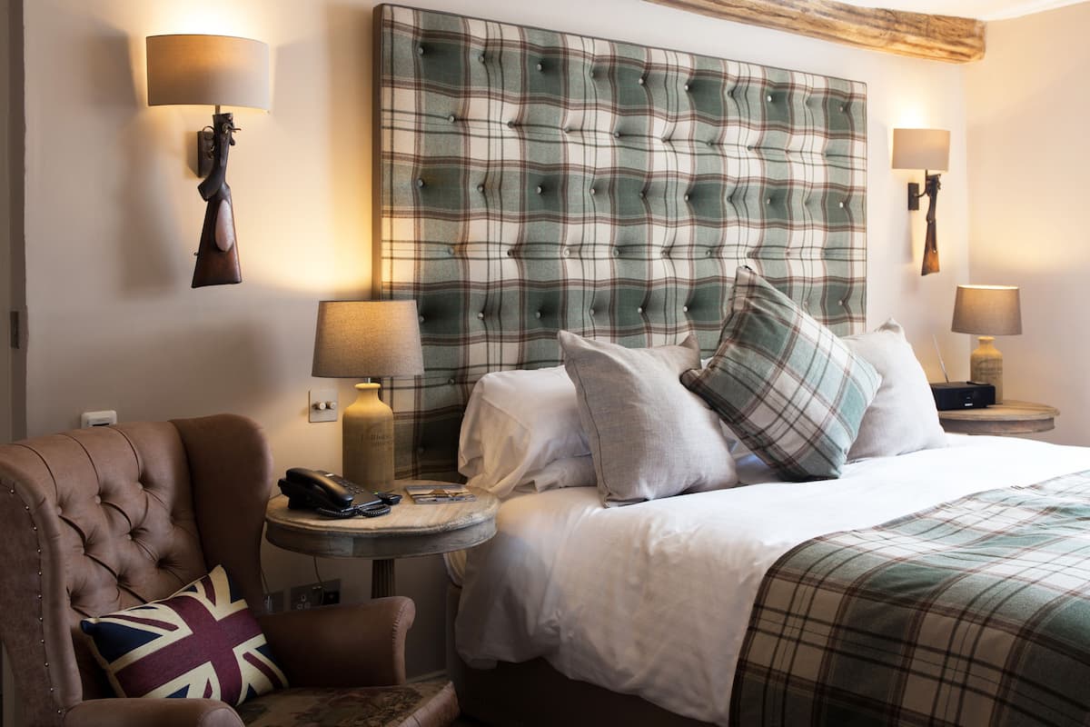 hunters lodge | 1 bedroom, egyptian cotton sheets, premium bedding, pillow-top beds