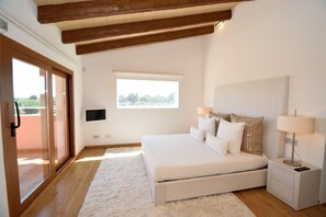 3 chambres, fer et planche à repasser, Wi-Fi gratuit, draps fournis