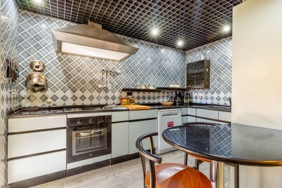 130 sqm villa.  100 meters from the sea with garden