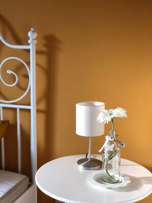 Individually decorated, individually furnished, desk, blackout drapes - Etnante (Zafferana Etnea)