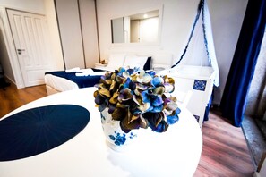 1 bedroom, internet, bed sheets