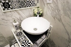 Hair dryer, towels, shampoo, toilet paper - BRUVAL PREMIUM APARTMENTS - 2A (Porto)