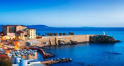 HAUS MIT PARK 1 KM VOM MEER, 4 ZIMMER UND 2 BADEZIMMER