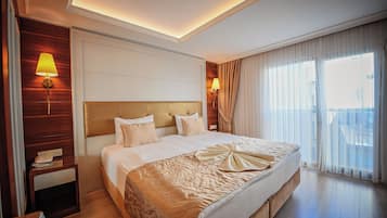 Egyptian cotton sheets, premium bedding, minibar, in-room safe