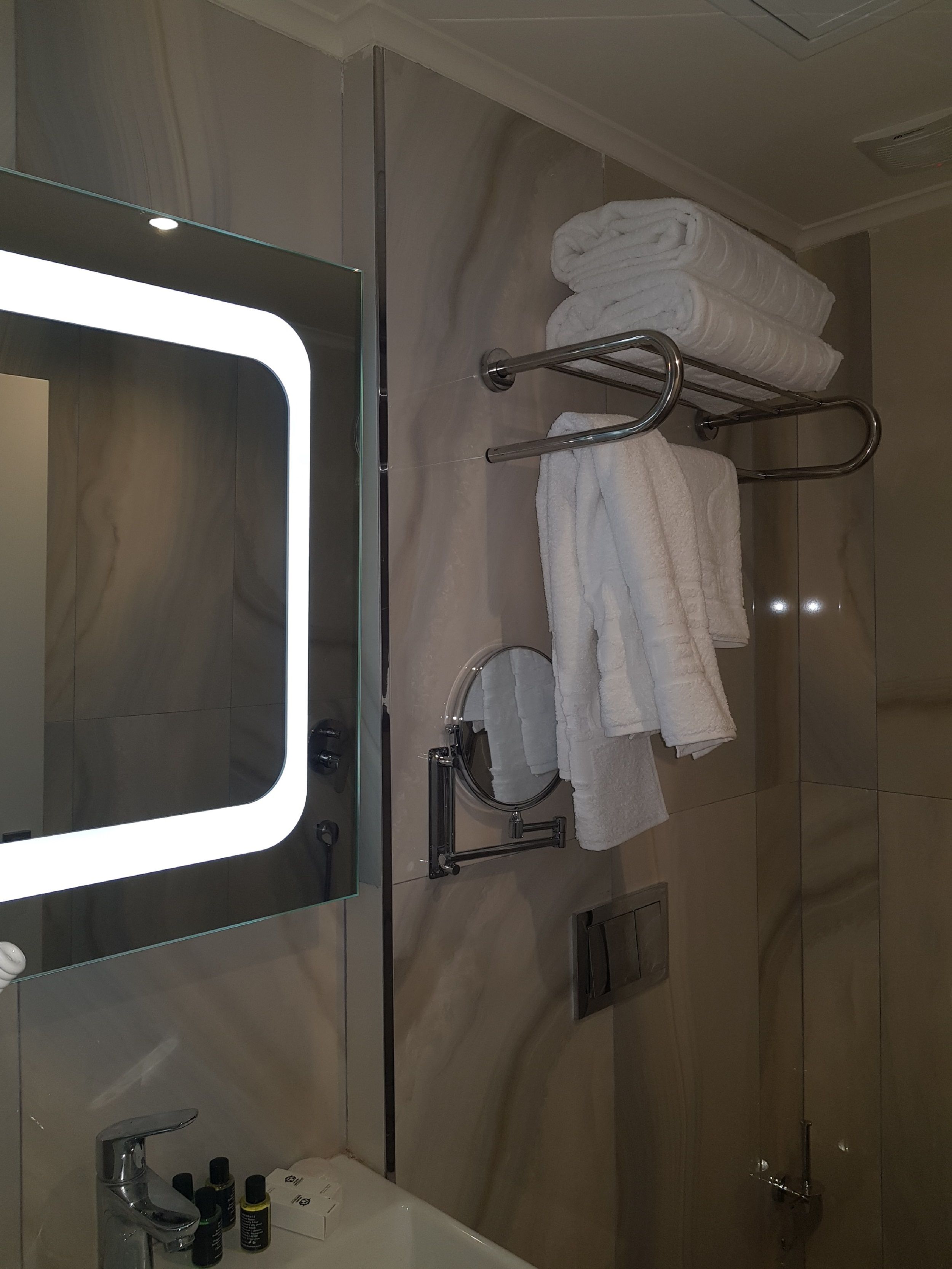 shower, rainfall showerhead, free toiletries, hair dryer