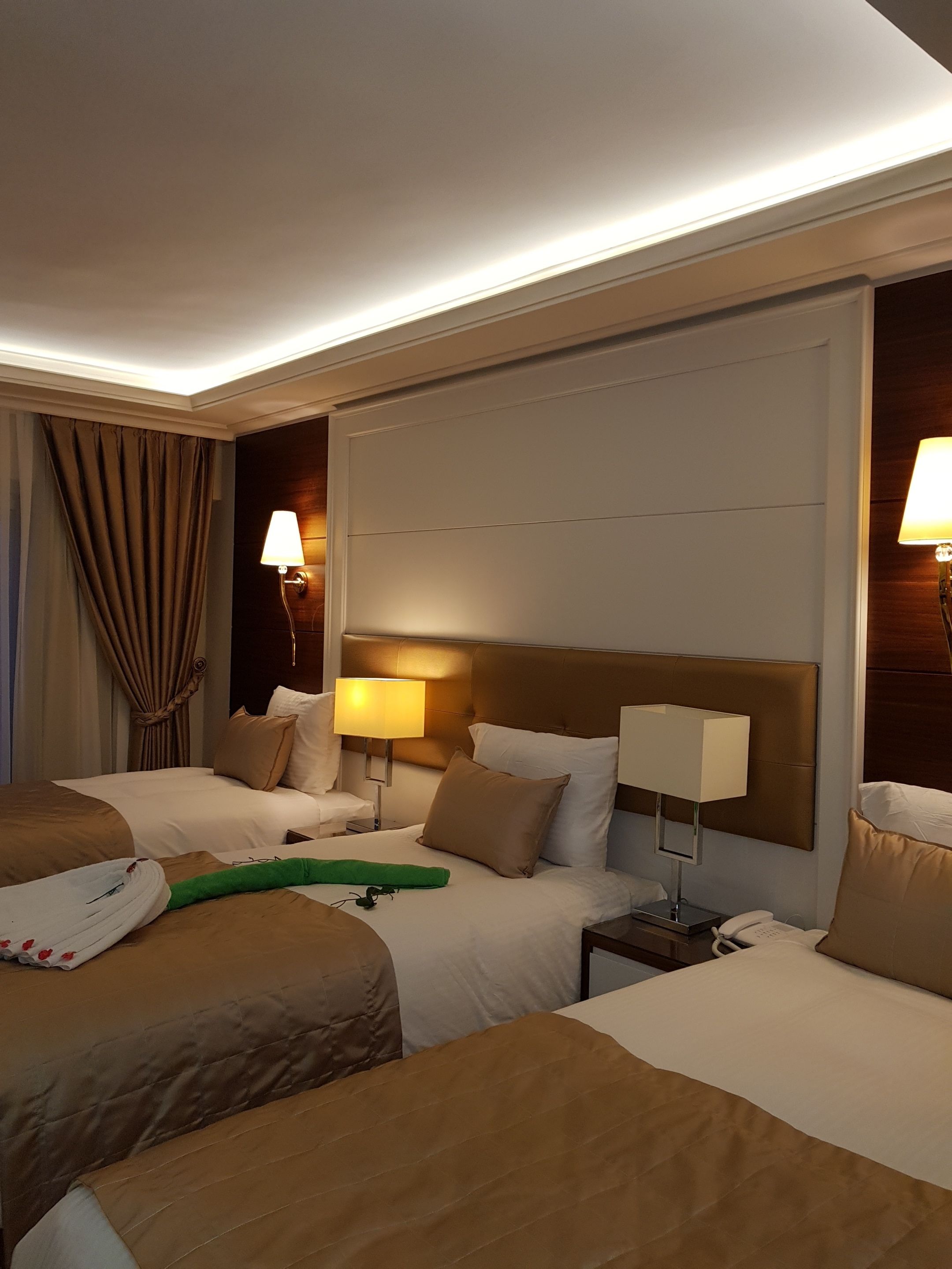 deluxe triple room, multiple beds, non smoking | 1 bedroom, egyptian cotton sheets, premium bedding, minibar