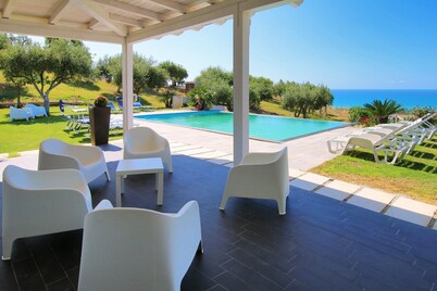 Large property with big Garden, Golf, Private Pool, Sea View, Wi-Fi, Air Condit