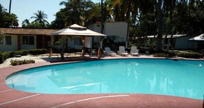 3 outdoor pools
