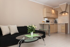 TV - Chełmońskiego 11 Świnoujście | Beige Studio in City Center (Świnoujście)