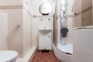 Shower, hair dryer, towels, shampoo - Cozy Studio in the Center | Sunny Balcony (Swinoujscie)