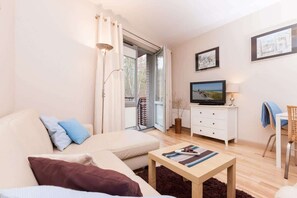 TV, offices - Bałtycka 11 Świnoujście | Bright Studio with Furnished Balcony (Swinoujscie)