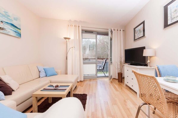 TV, offices - Bałtycka 11 Świnoujście | Bright Studio with Furnished Balcony (Swinoujscie)