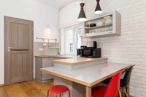 Fridge, microwave, stovetop, coffee/tea maker