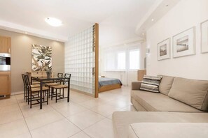 TV - Sunrise | Cosy Apartment | Close to the Beach (Kolobrzeg)