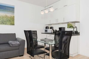 Dining - Stylish Apartment with Balcony | Close to the Park (Swinoujscie)