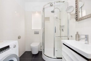 Shower, hair dryer, towels, shampoo