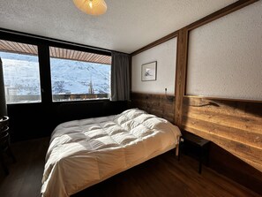 1 bedroom - Ski-in/Ski-out Apartment for 6 in La Croisette with South-Facing Balcony (Les Menuires)