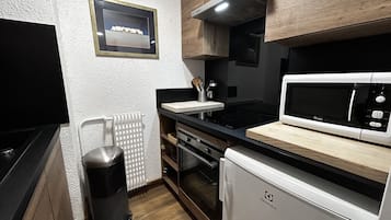 Frigorifero, microonde, lavastoviglie, macchina per tè/caffè