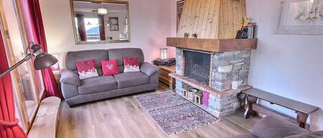 Televisor i llar de foc