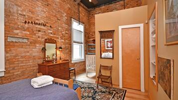 4 bedrooms, desk, iron/ironing board, travel crib