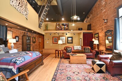 Luxury Loft and Rooftop NOMA Square, Sleeps 8-10