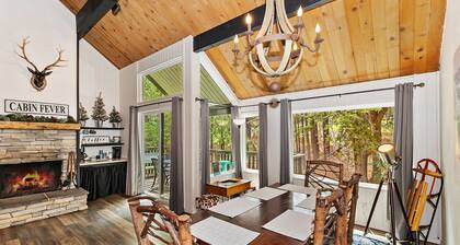 The Goggle Tan Condo by Destination Big Bear : Steps from Snow Summit Resort! Ski-In Ski-Out! Wifi & Cable!
