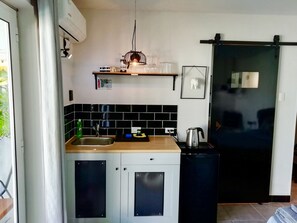 Refrigerador, cafetera/tetera, tetera/pava eléctrica, licuadora