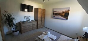 Apartment, 1 Queen Bed with Sofa bed, Mountain View (C)