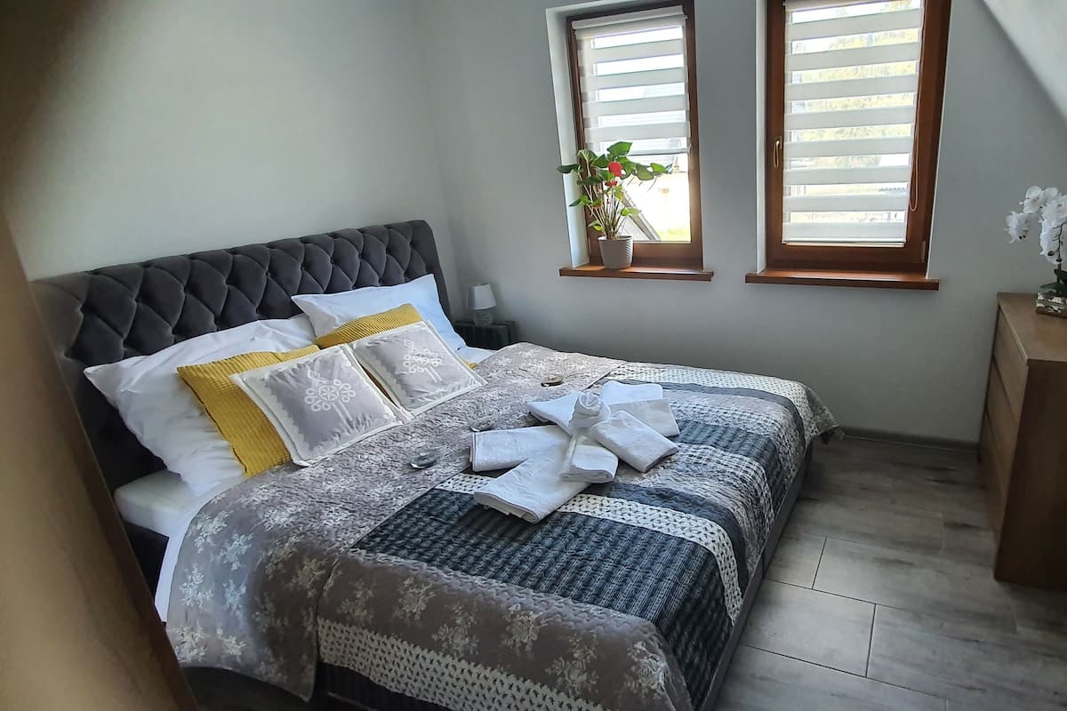 Hypo-allergenic bedding, soundproofing, iron/ironing board, free WiFi