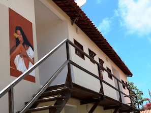 In-room safe, blackout curtains, free WiFi, bed sheets - Pousada Cine Flat (Aracati)