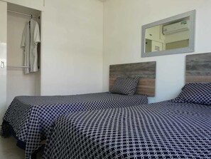 Departamento, varias camas, para no fumadores | Cortinas blackout, tabla de planchar con plancha y wifi gratis 