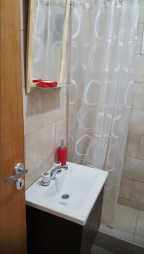 Estudio Confort, 1 habitación, no fumadores, baño privado | Ducha del cuarto de baño