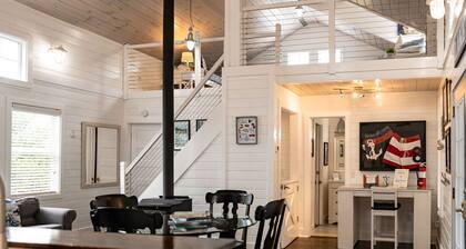 10 ACRE CUSTOM BUILT COUNTRY ESTATE WITH POOl SLEEPS 20